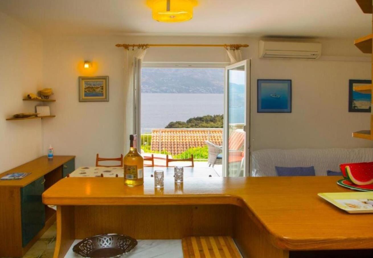 Apartments Damir - 80 M From Beach Postira Exterior foto