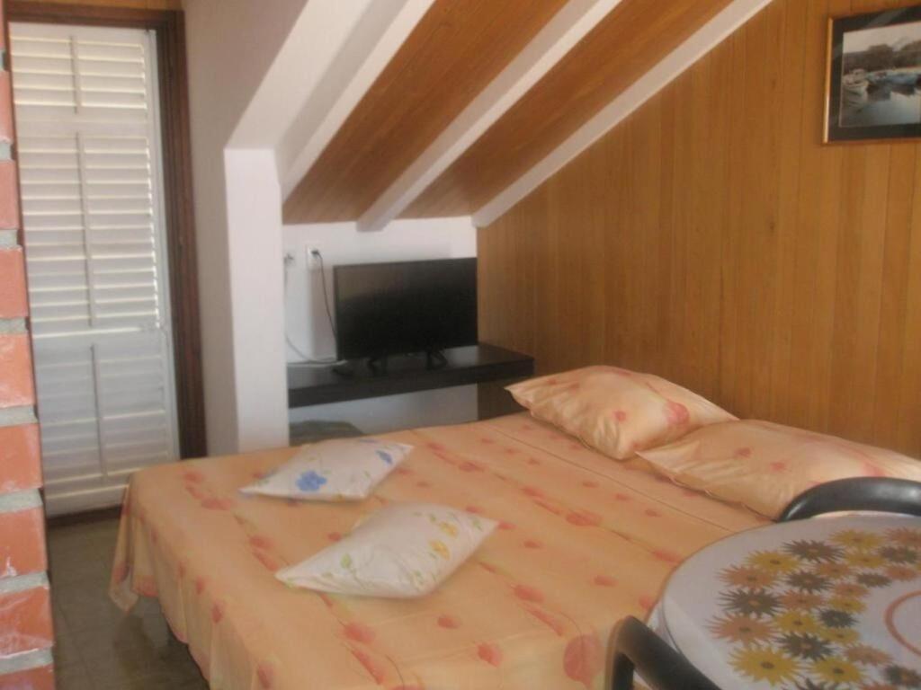 Apartments Damir - 80 M From Beach Postira Exterior foto